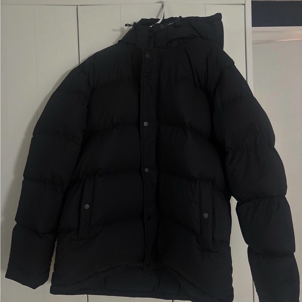 Aritzia Women's Black Puffer Jacket